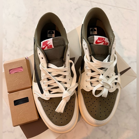 Travis Scott Air Jordan 1 Low OG SP - Picture 2 of 7